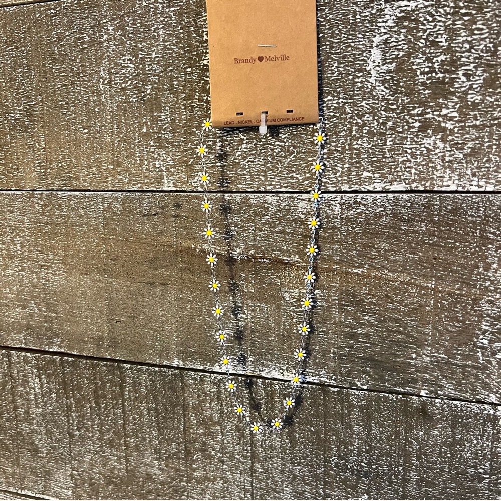 Brandy Melville flower necklace